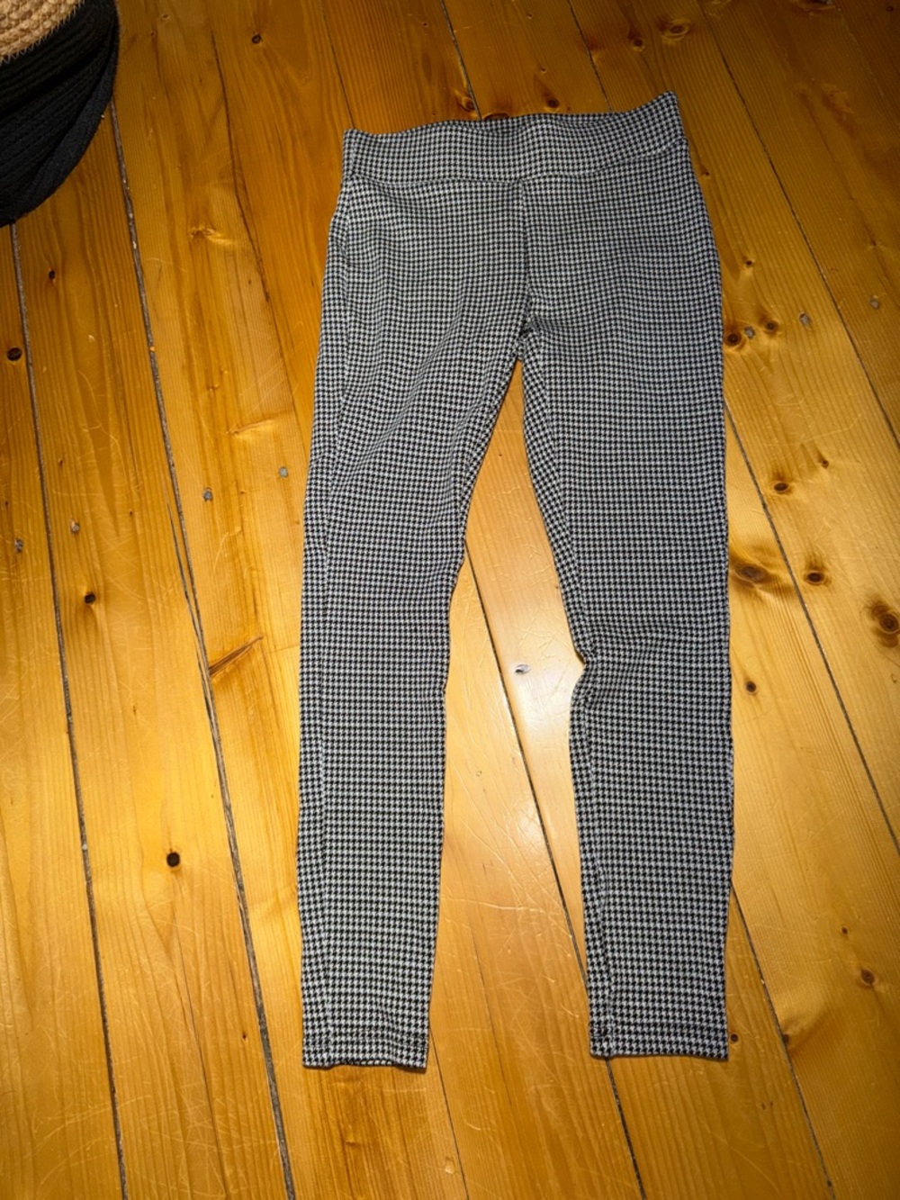 Anny Taylor Factory Black and White Houndstooth Leggings
